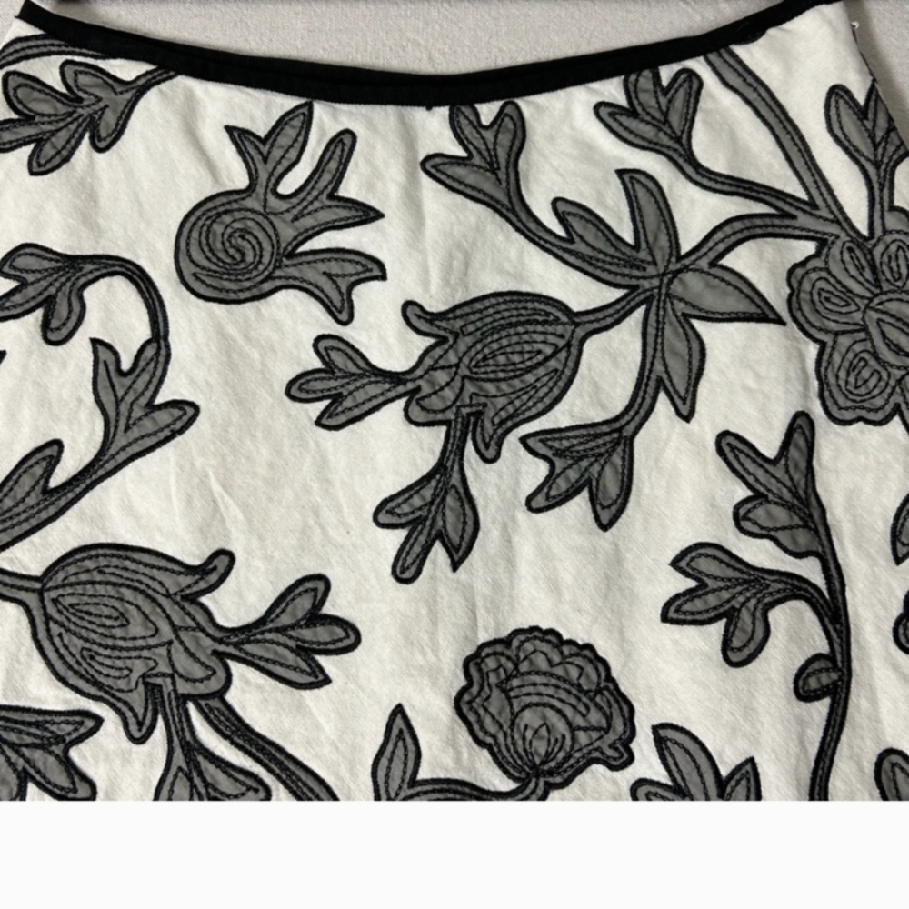 White House Black Market Skirt Size 2 Cream Gray Appliqué Flowers Embroidered - Picture 5 of 7